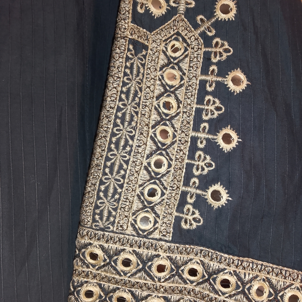 Chic Long Sleeve Navy Dress with White Embroidery - Picture 3 of 11